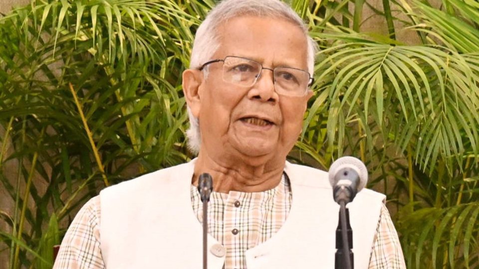 ড. ইউনূস ‘থাকছেন’